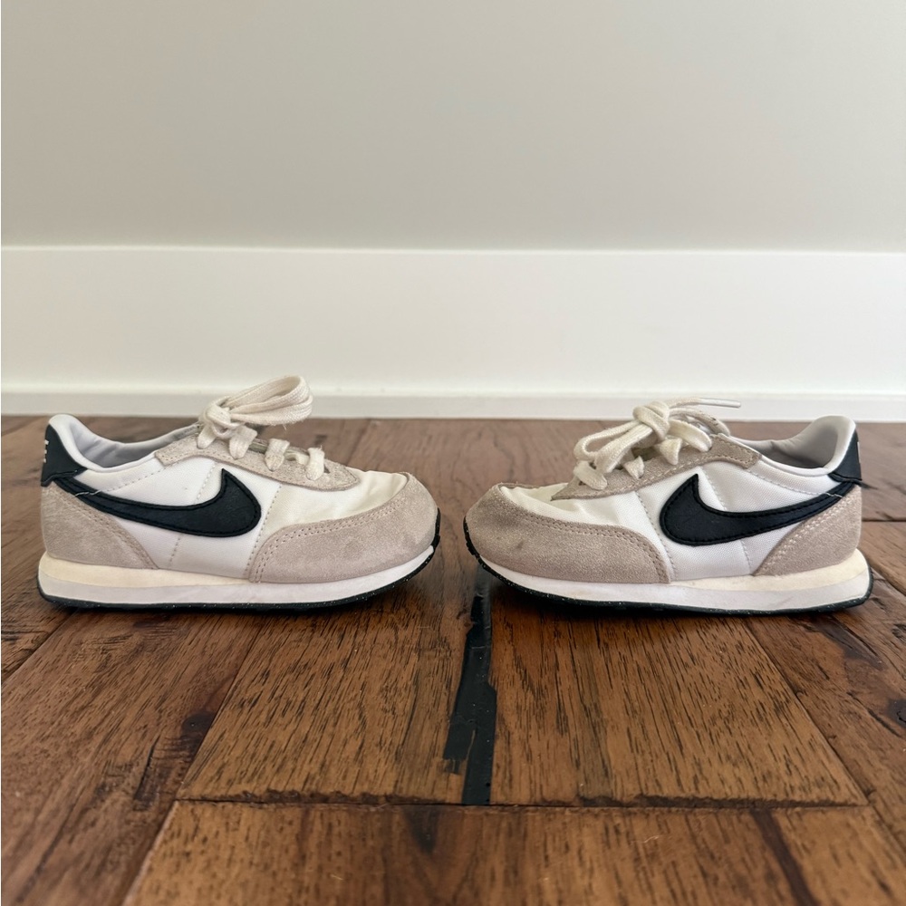 Nike Kids White and Black Sneakers - Picture 5 of 8
